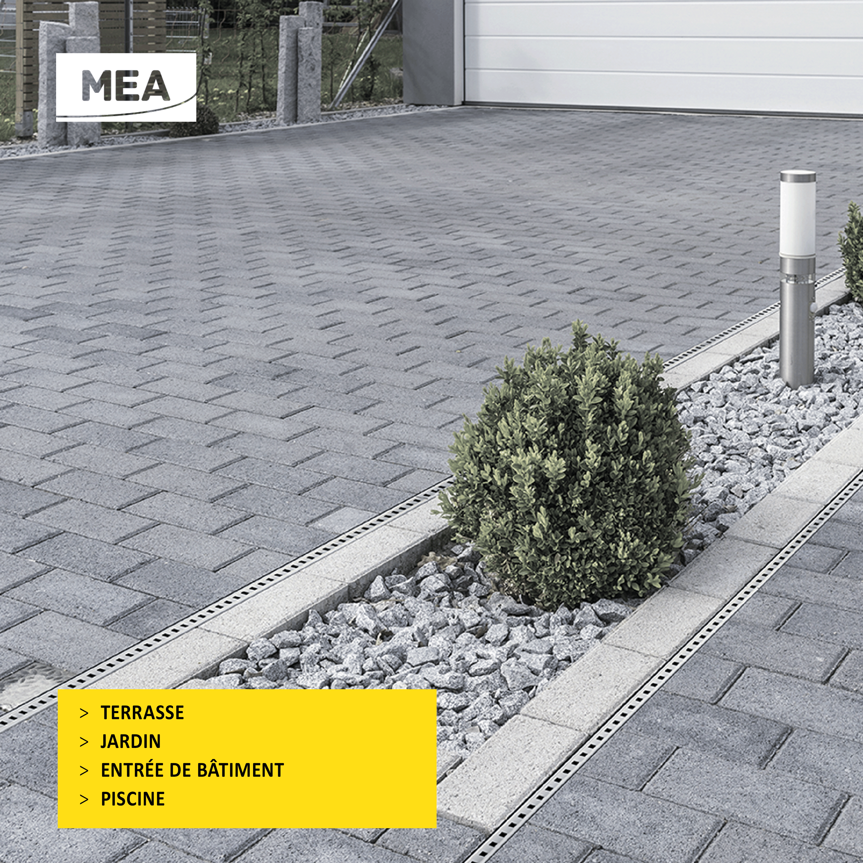 Caniveau discret MEAPARK en plastique recyclé avec fente en polypropylène et profil inox 304 Eblade T - Classe de charge A15 - Norme PMR - Facile à poser. Adapté pour terrasse, jardin, entrée de bâtiment et piscine.