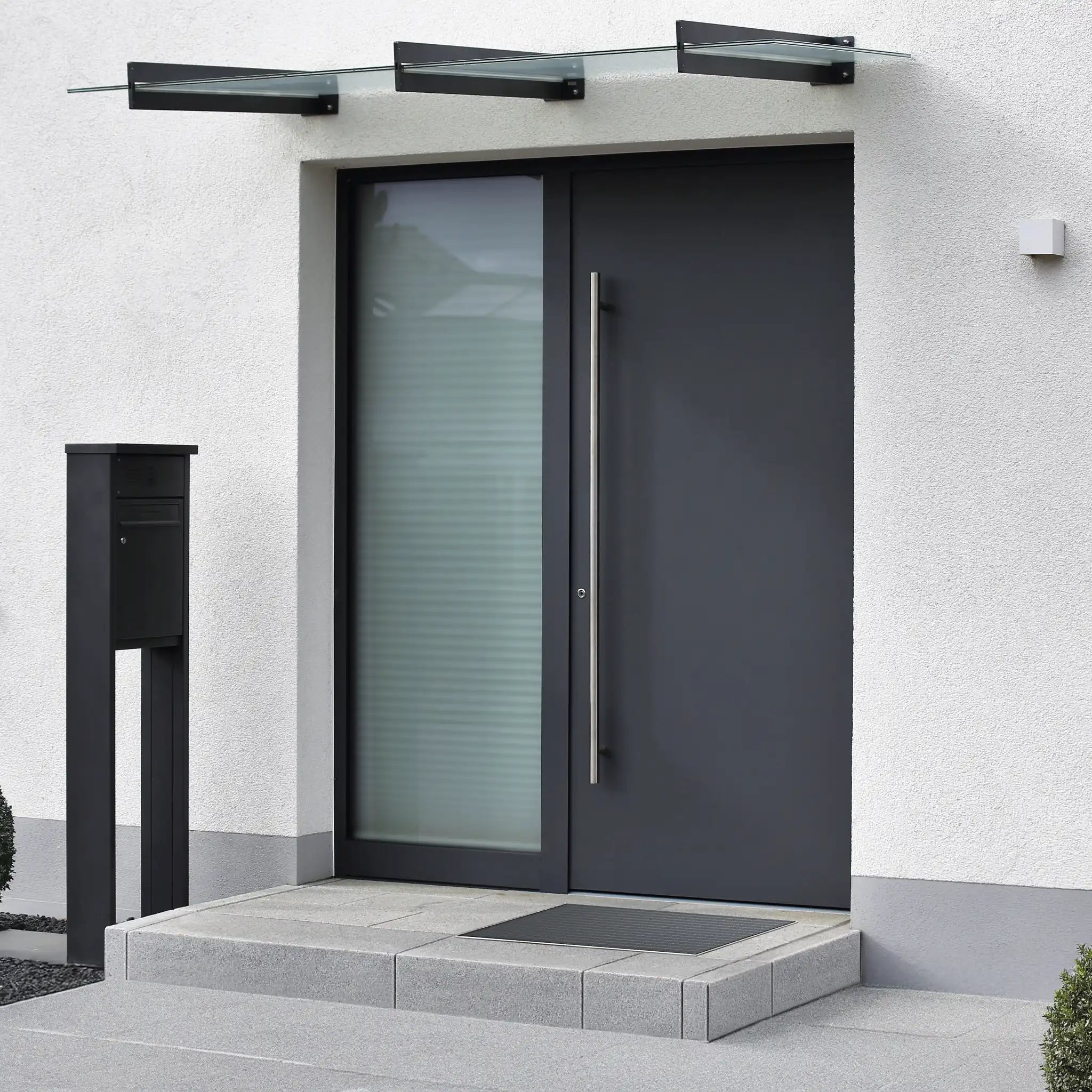 Paillasson encastrable en SMC – solution design et affleurante pour retenir boues et poussières à l’entrée, résistant à un usage intensif et compatible avec tous types de revêtements.