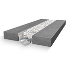 Application d'un caniveau décoratif en SMC DECOSTONE avec tôle perforée en acier galvanisé - Résiste au gel - classe de charge A15 - adapté pour terrasse, jardin et façade.