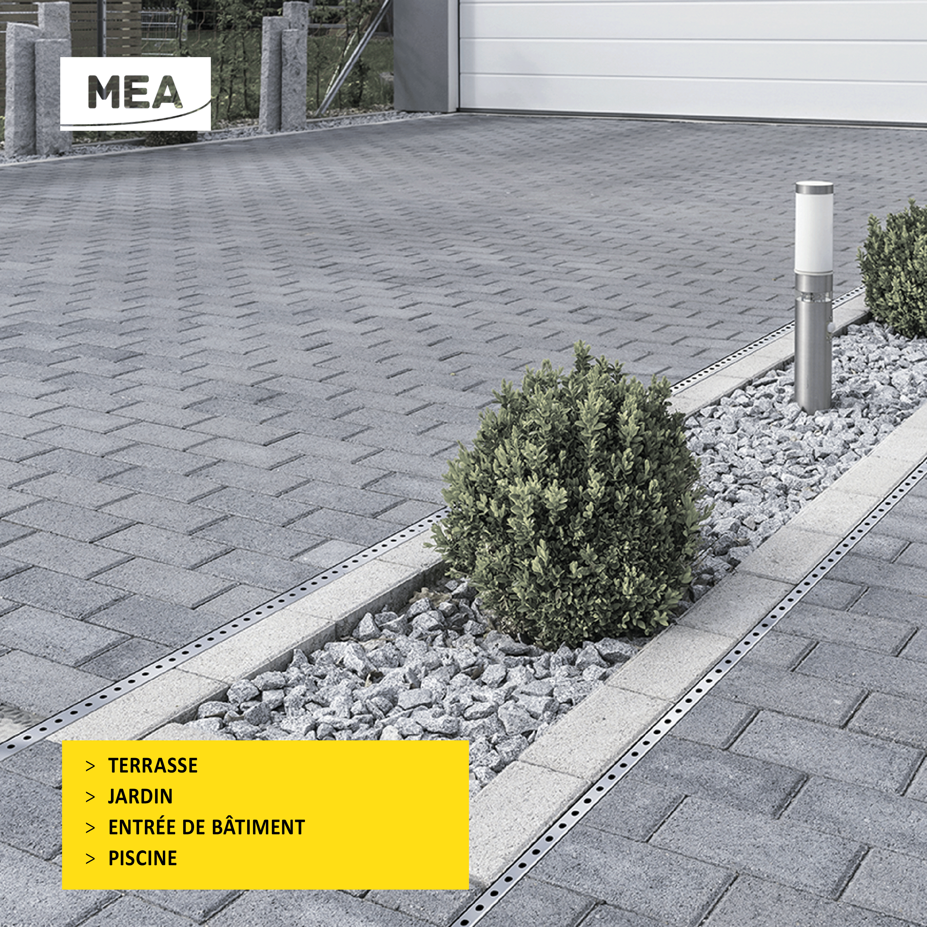 Caniveau discret MEAPARK en plastique recyclé avec fente en polypropylène et profil inox 304 Eblade B - Classe de charge A15 - Norme PMR - Facile à poser. Adapté pour terrasse, jardin, entrée de bâtiment et piscine.