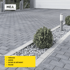 Caniveau discret MEAPARK en plastique recyclé avec fente en polypropylène et profil inox 304 Eblade B - Classe de charge A15 - Norme PMR - Facile à poser. Adapté pour terrasse, jardin, entrée de bâtiment et piscine.