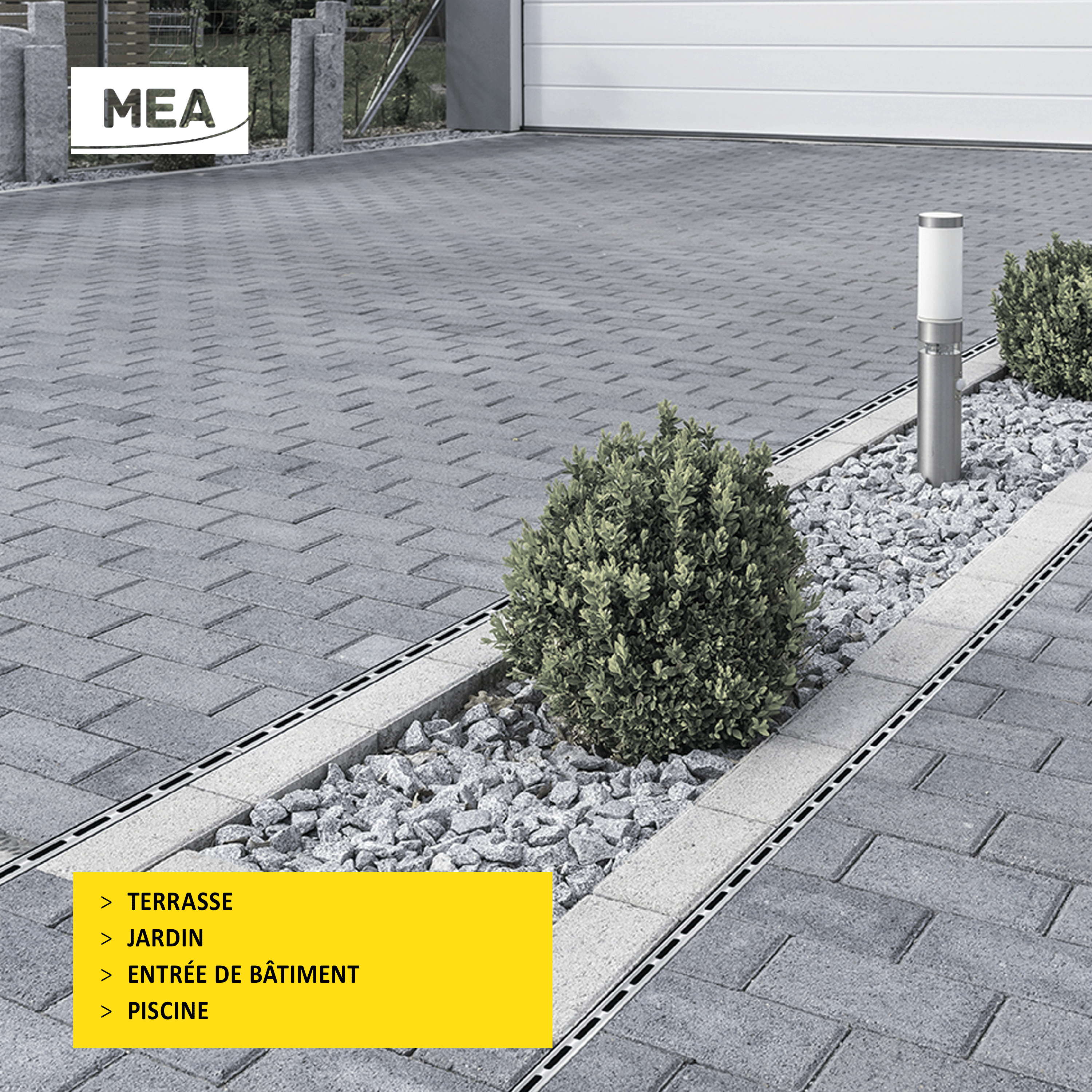 Caniveau discret MEAPARK en plastique recyclé avec fente en polypropylène et profil inox 304 Eblade R - Classe de charge A15 - Norme PMR - Facile à poser. Adapté pour terrasse, jardin, entrée de bâtiment et piscine.